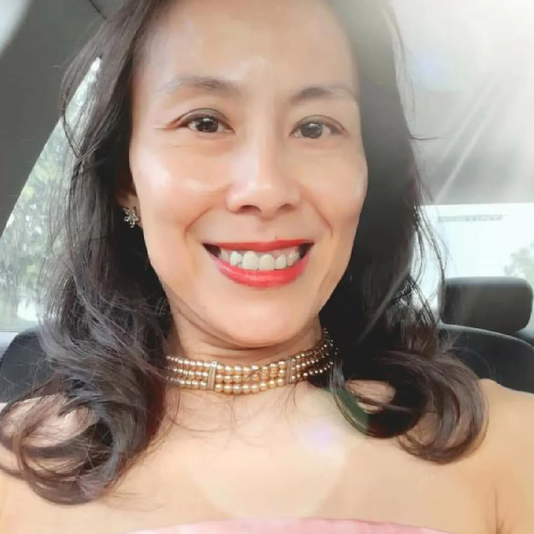  Elaine Lee